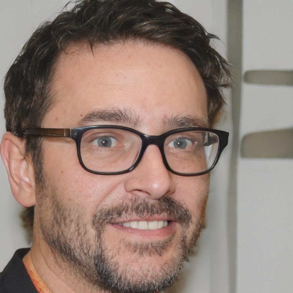 Portrait de Théophile Grandjean, formateur expert en analyse financière